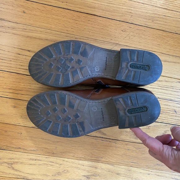 Like New Remonte Zip Leather Ankle Booties - Picture 7 of 9